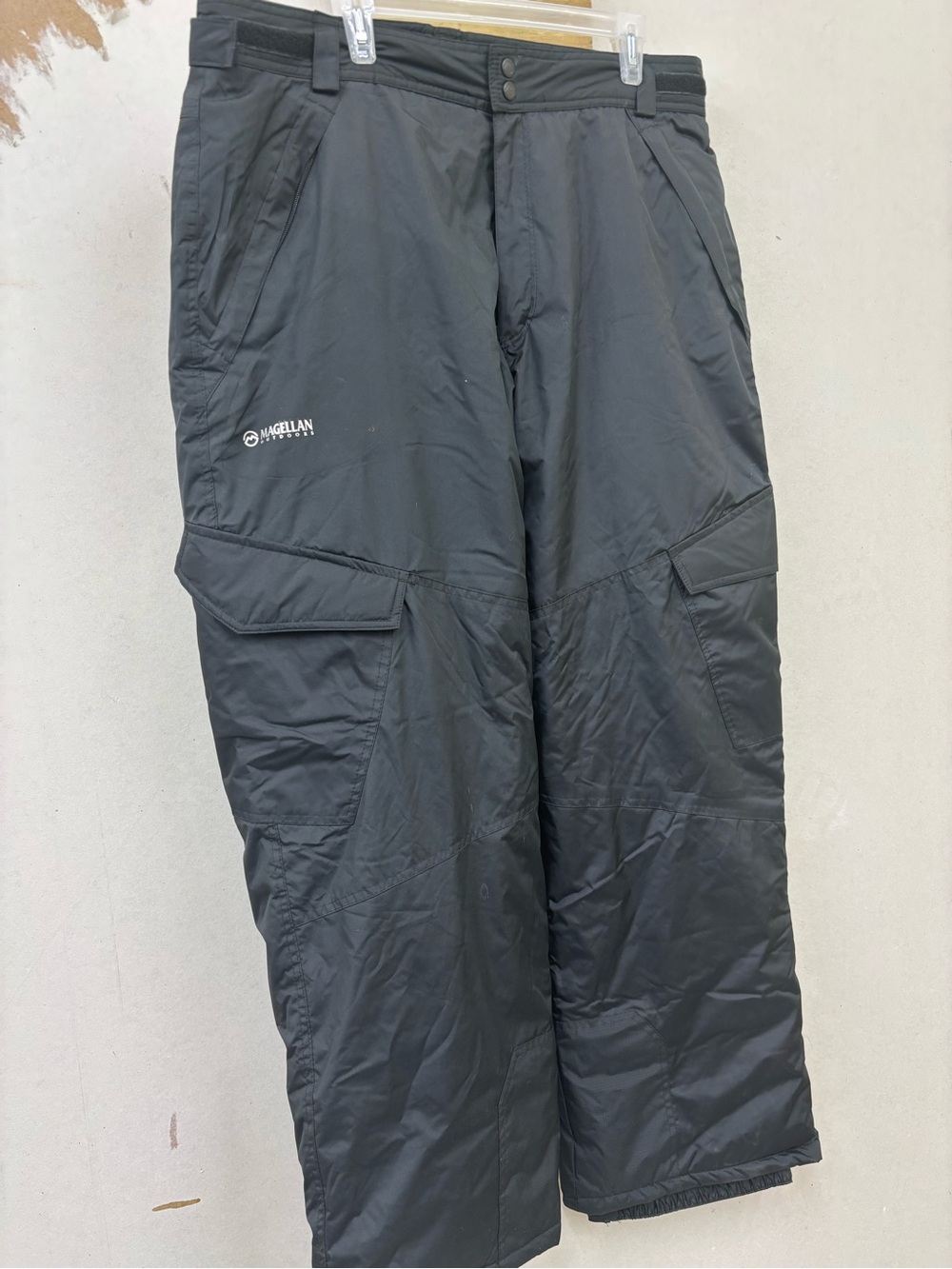 Magellan black snow pants men size XL (42X33)